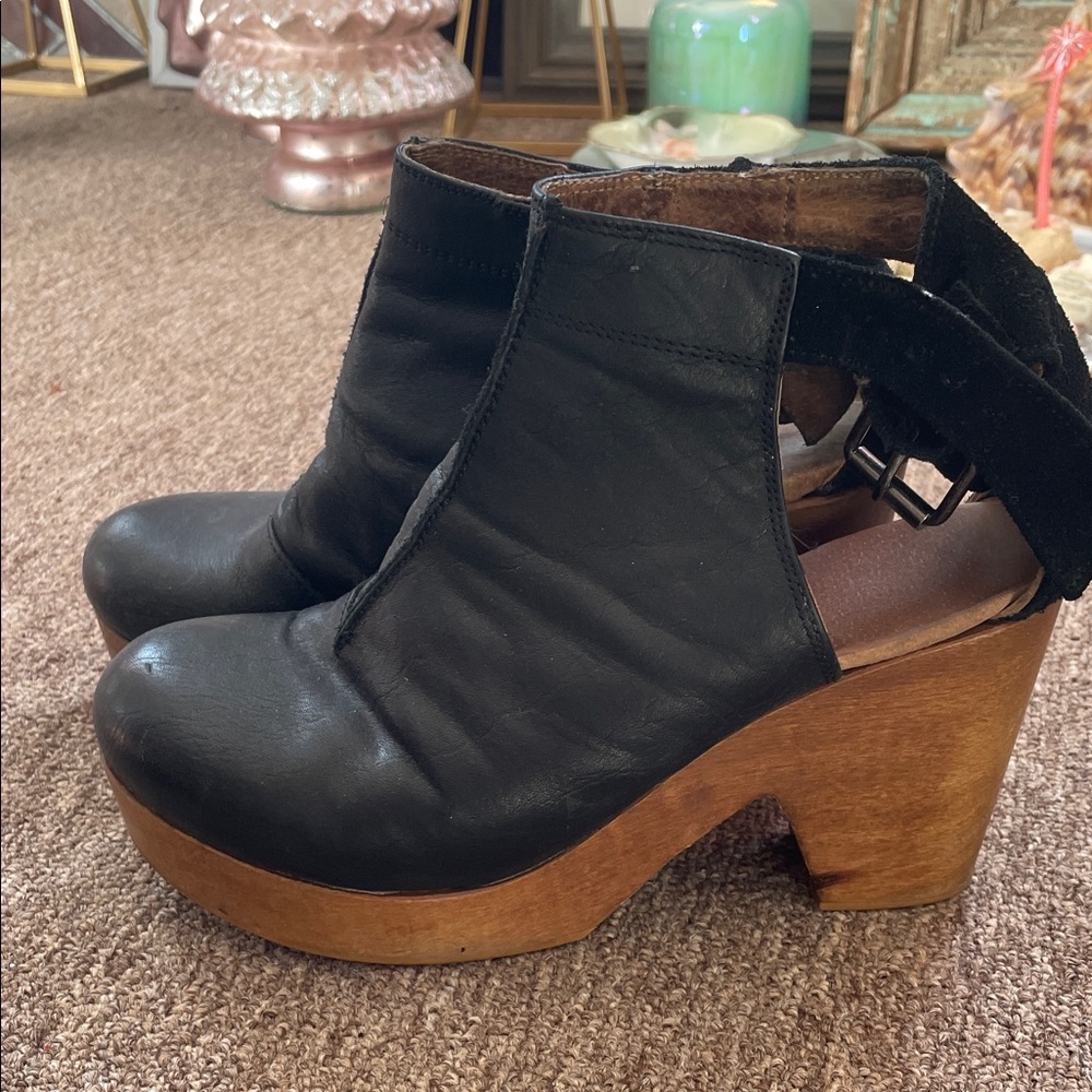Free People, Amber orchid clogs,  size 7 used